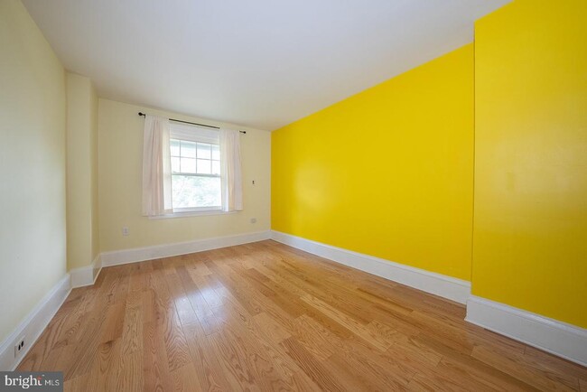 Building Photo - 110 Llanfair Rd