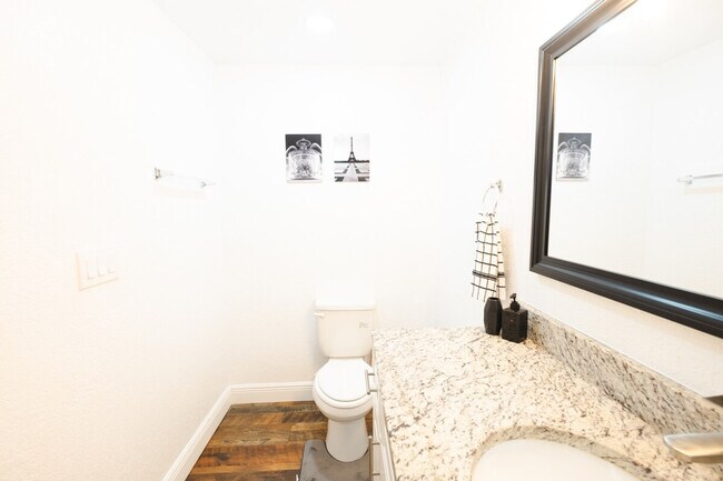 Building Photo - 3007 E 21st Ave