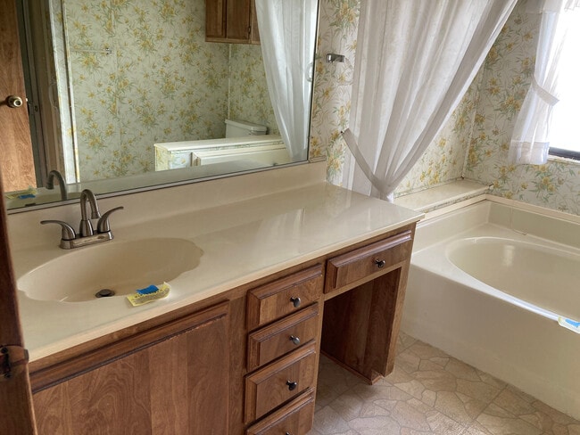 Building Photo - 1354 Jasmine Way