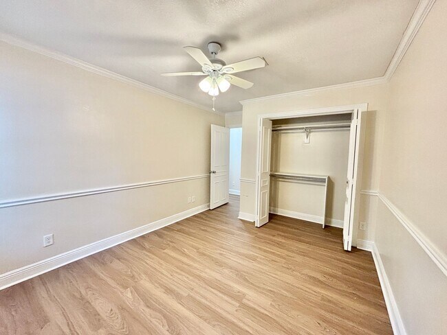 Building Photo - Charming 3-Bedroom Duplex