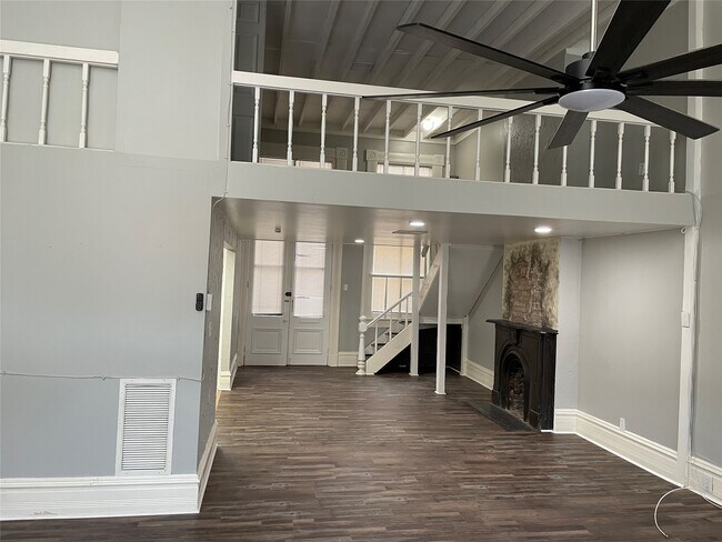 Building Photo - 2116 The Strand