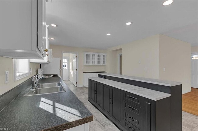 Building Photo - 9469 Glass Rd