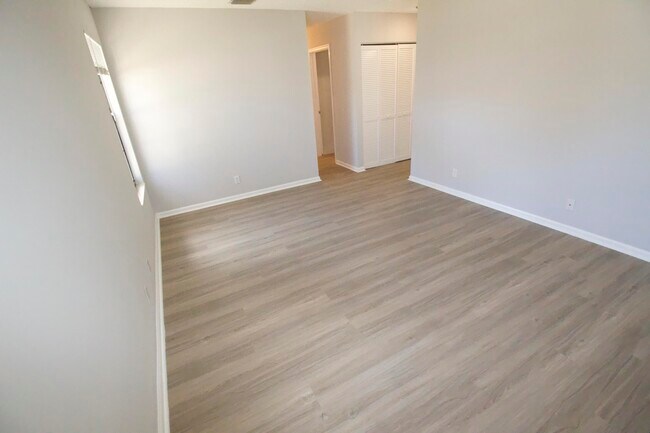 Building Photo - 9220 Roan Ln