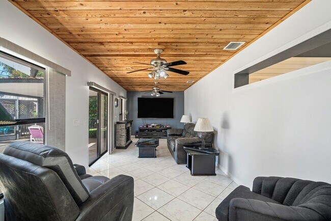 Building Photo - 61 W Rubber Tree Dr