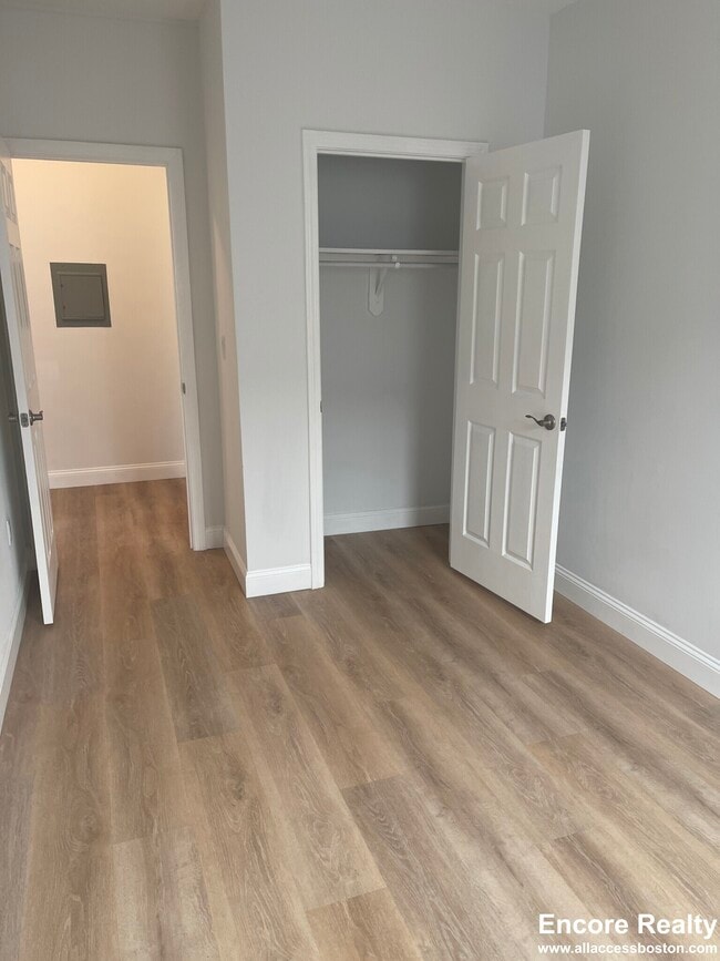 Building Photo - 111 Norway St