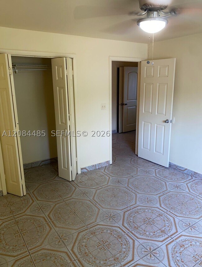 Building Photo - 14805 NE 10th Ct