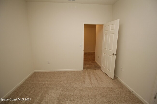 Building Photo - 708 Acadia Ct SE