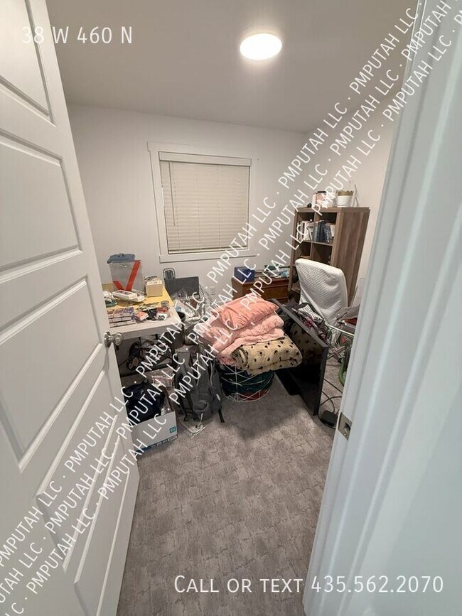 Building Photo - 38 W 460 N