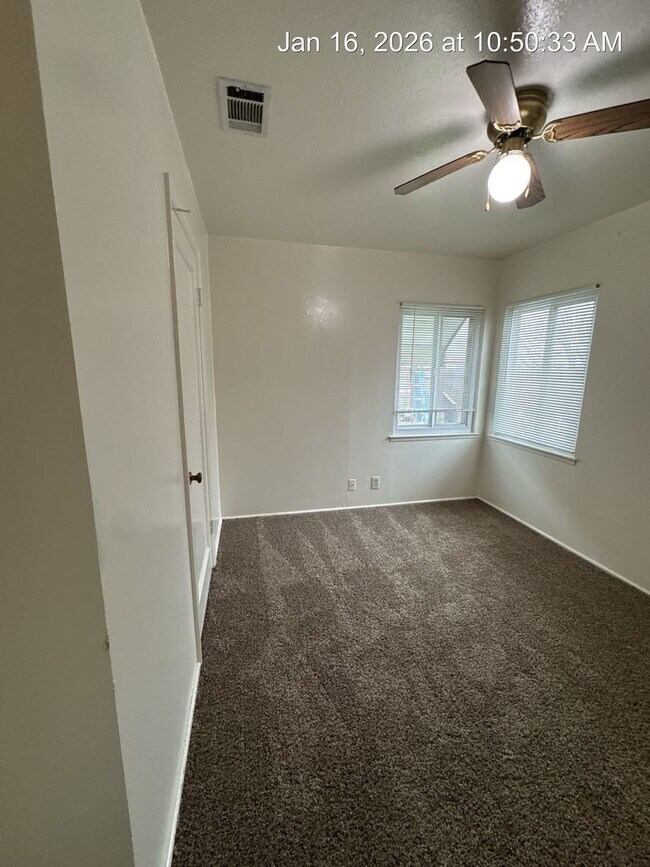 Building Photo - 2669