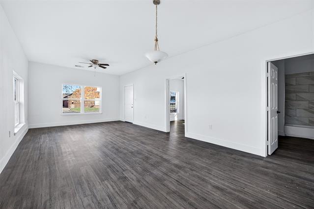 Building Photo - 710 E Lamar St