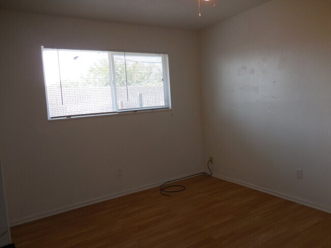 Building Photo - 3371 Lerwick Rd