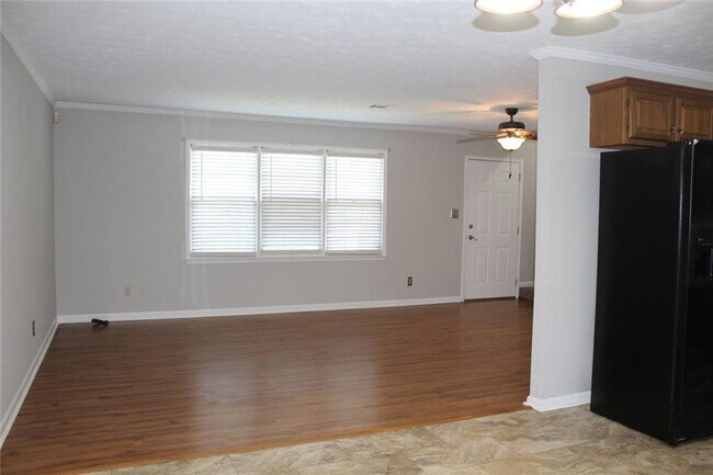 Building Photo - 1870 Rose Garden Ln