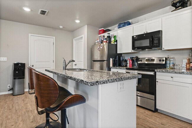 Building Photo - 2116 24th St