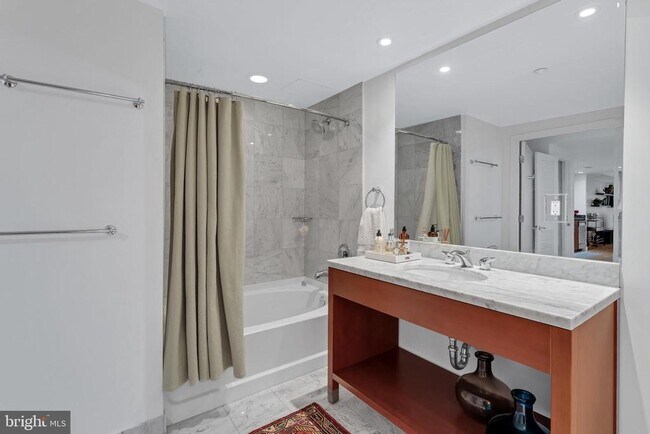 Building Photo - 912 F St NW