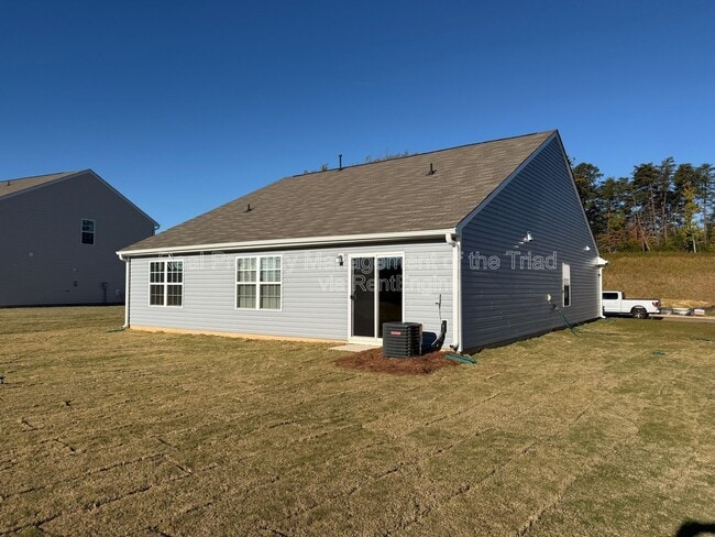 Building Photo - 329 Kingscote Wy