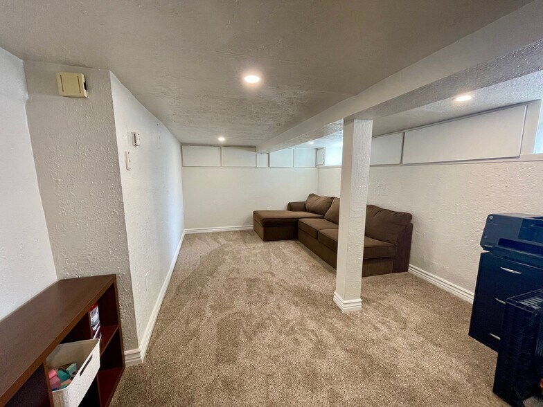 Building Photo - 79 N 100 W
