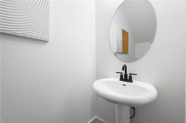 Building Photo - 5873 Greystone Dr