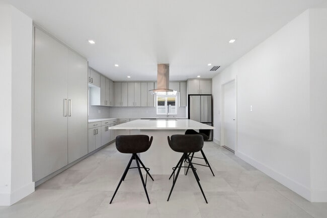 Building Photo - 2001 NE 17th Way