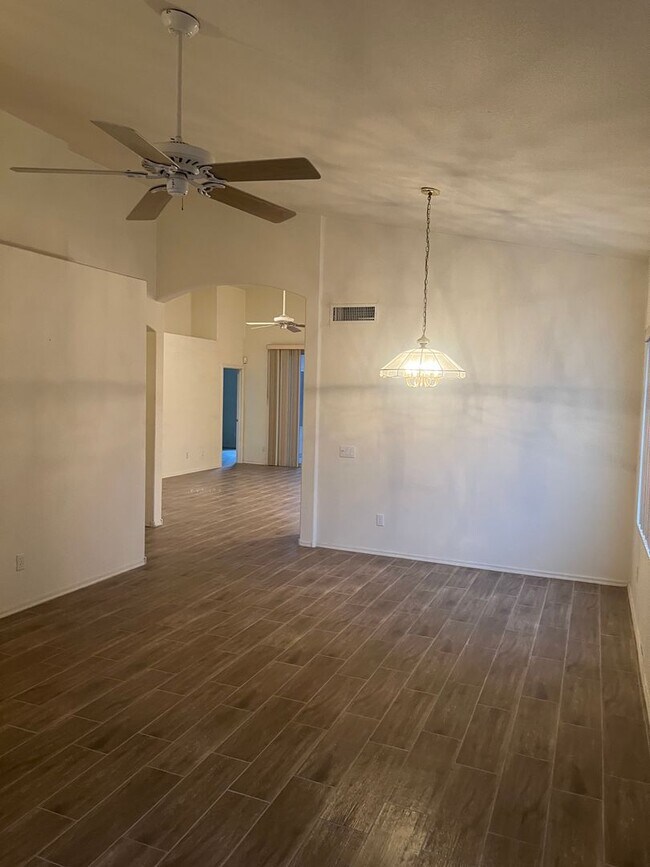 Building Photo - CATALINA FOOTHILLS 3 BEDROOM 2 BATH WITH DEN NEAR SABINO CANYON