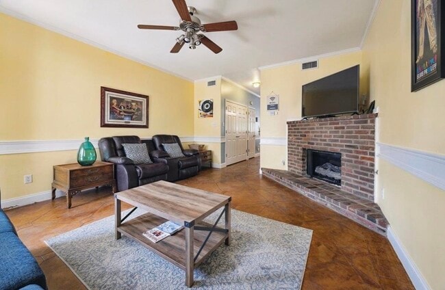 Building Photo - 2065 Peabody Ave