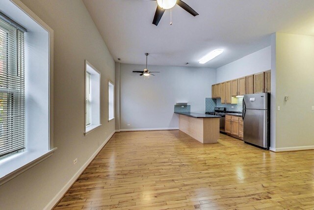 Building Photo - 2849 N Lincoln Ave