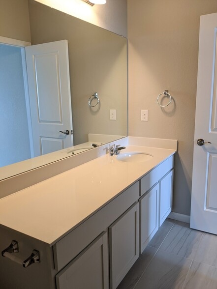 Loft Bathroom - 14925 E Belleview Dr