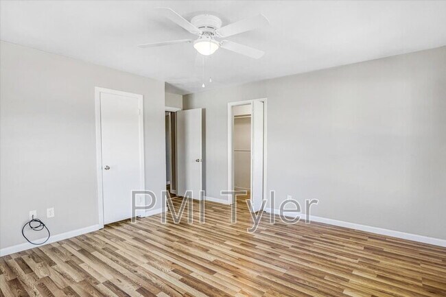 Building Photo - 805 Wilma St