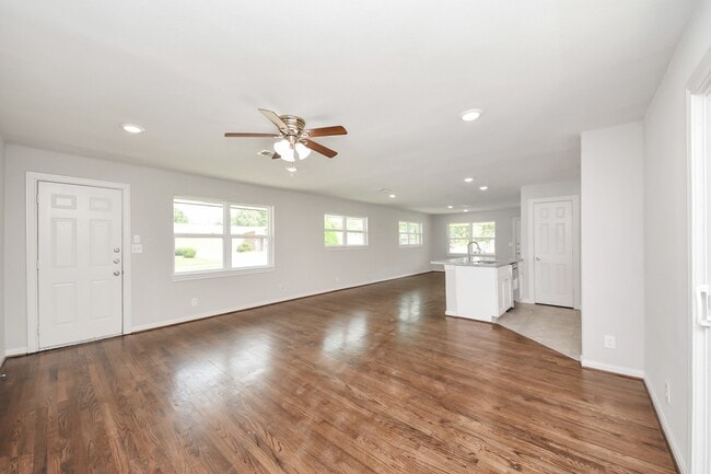 Building Photo - 8102 Bob White Dr