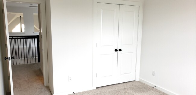 Building Photo - 10611 Hidden Rock Dr