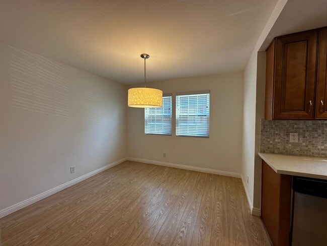 Building Photo - Townhouse in the heart of Pasadena