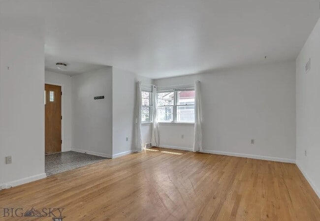 Building Photo - Private 1 bedroom