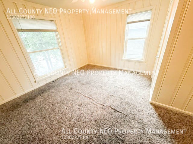 Building Photo - 470 Allyn St