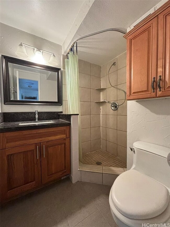 Building Photo - Spacious 3 Bed / 2 Bath – Nuuanu Park Place – Garden-Level Unit