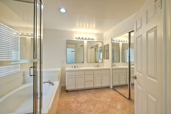 Building Photo - Recently Renovated 2-story home!