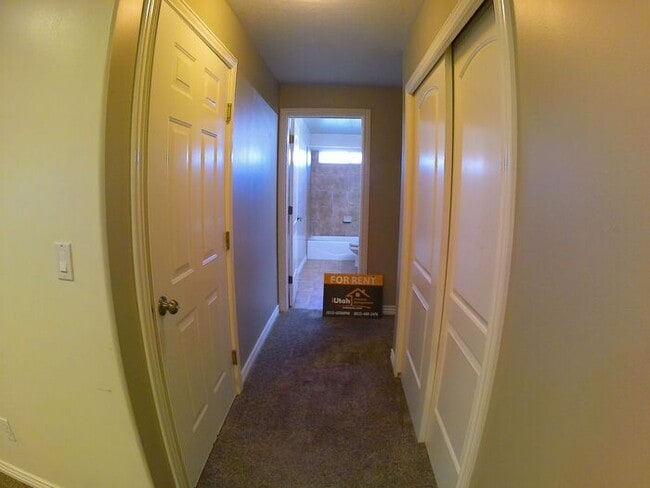 Building Photo - 5 bdrm 3bth Home 3 Car Garage Some utilities included