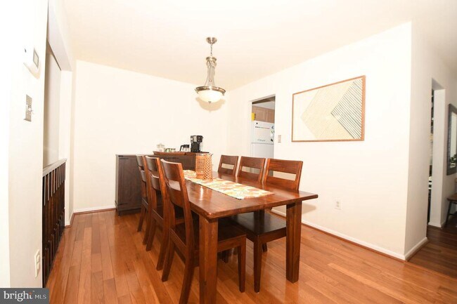 Building Photo - 7812 Briardale Terrace