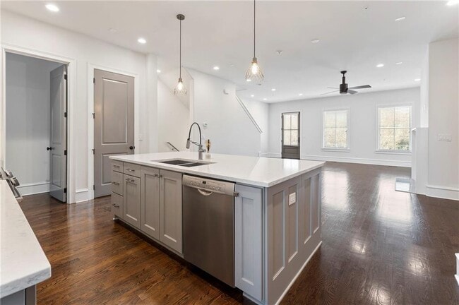 Building Photo - 871 3rd St