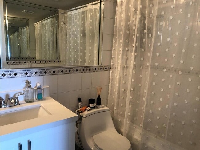 Building Photo - 851 Meridian Ave