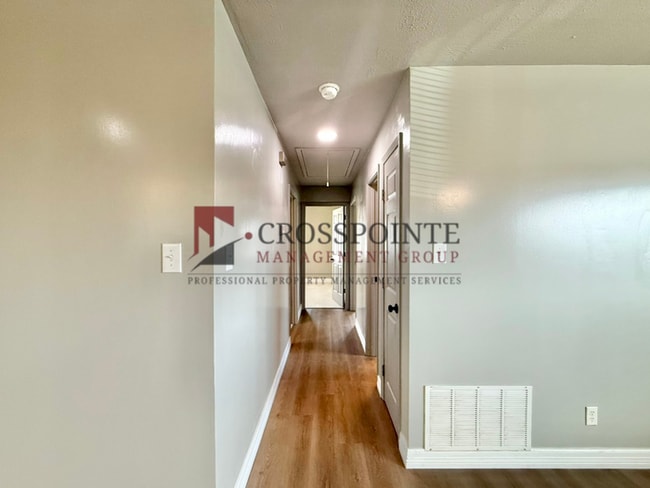 Building Photo - Beautiful 3 Bedroom 1.5 Bathroom House!