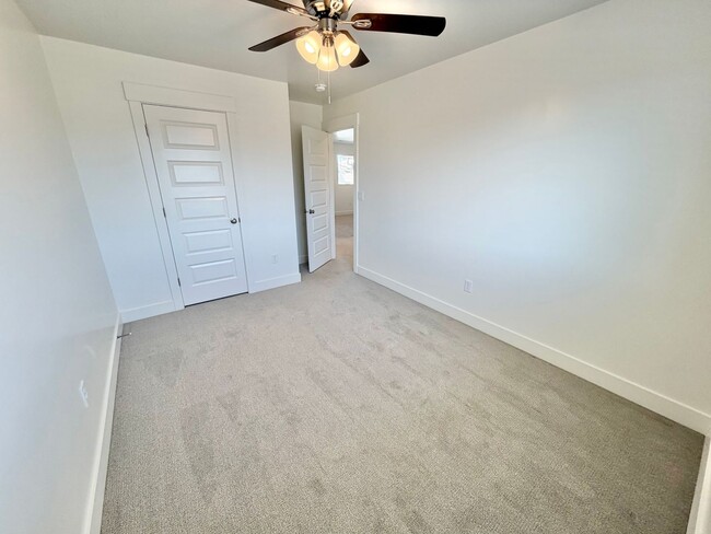 Building Photo - Beautiful 3 bed 2.5 bath Home!