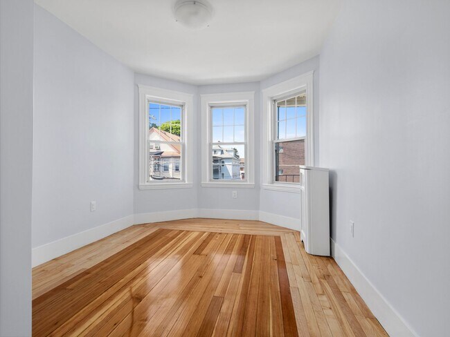 Building Photo - Massive Medford Apt near T & Tufts!  2-bat...