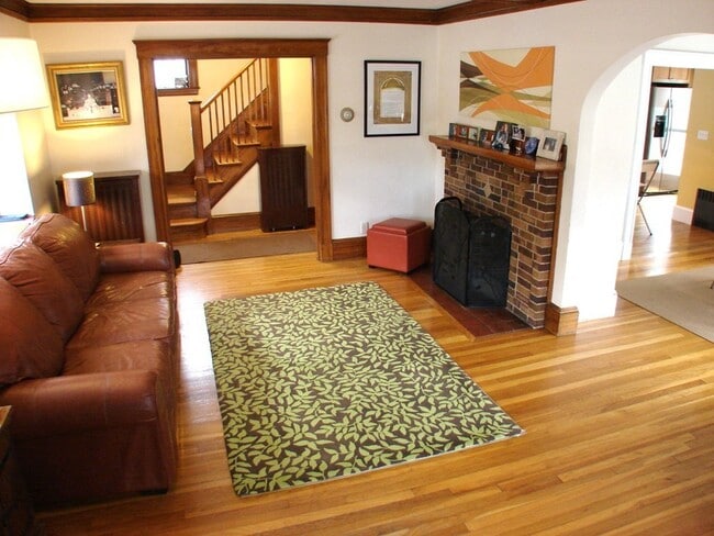 Building Photo - 128 Brooks Ave