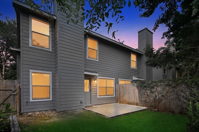 Building Photo - 222 Blushwood Pl