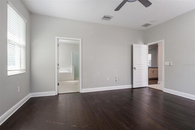 Building Photo - 506 E Robles St