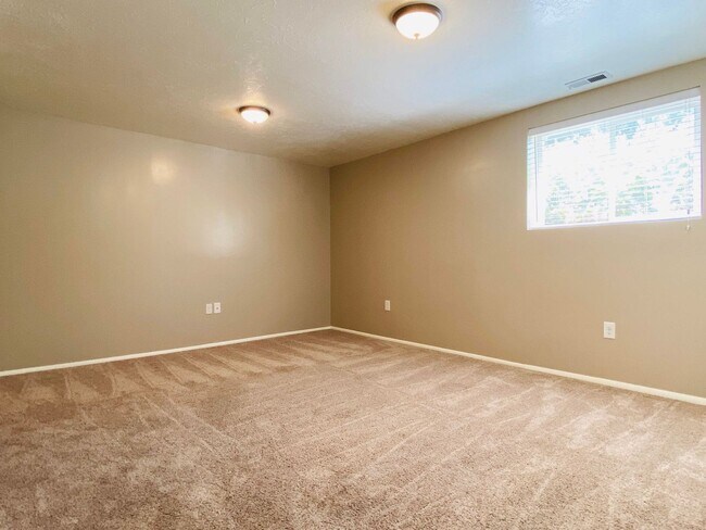 Building Photo - 3025 Little Cottonwood Rd