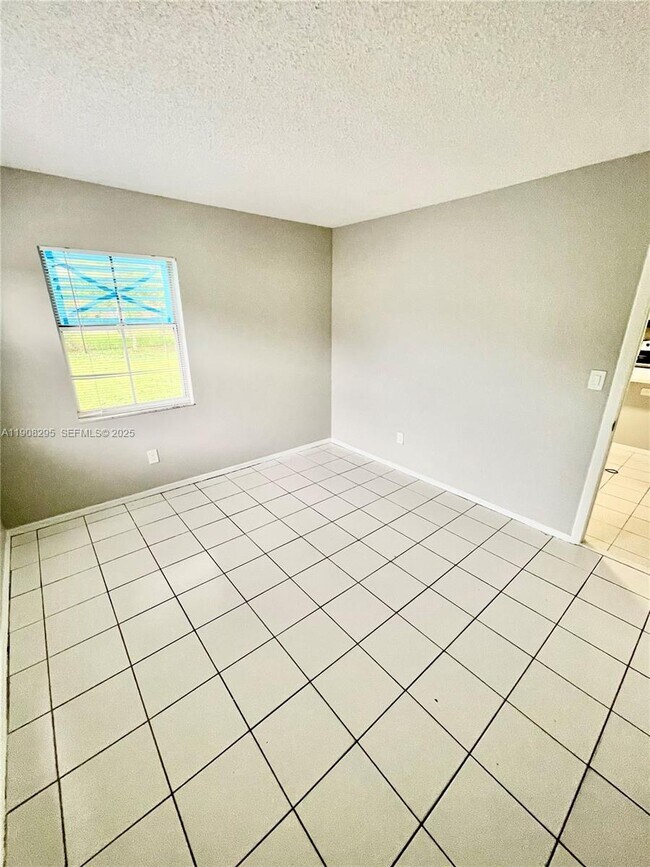 Building Photo - 5532 SW 22nd St