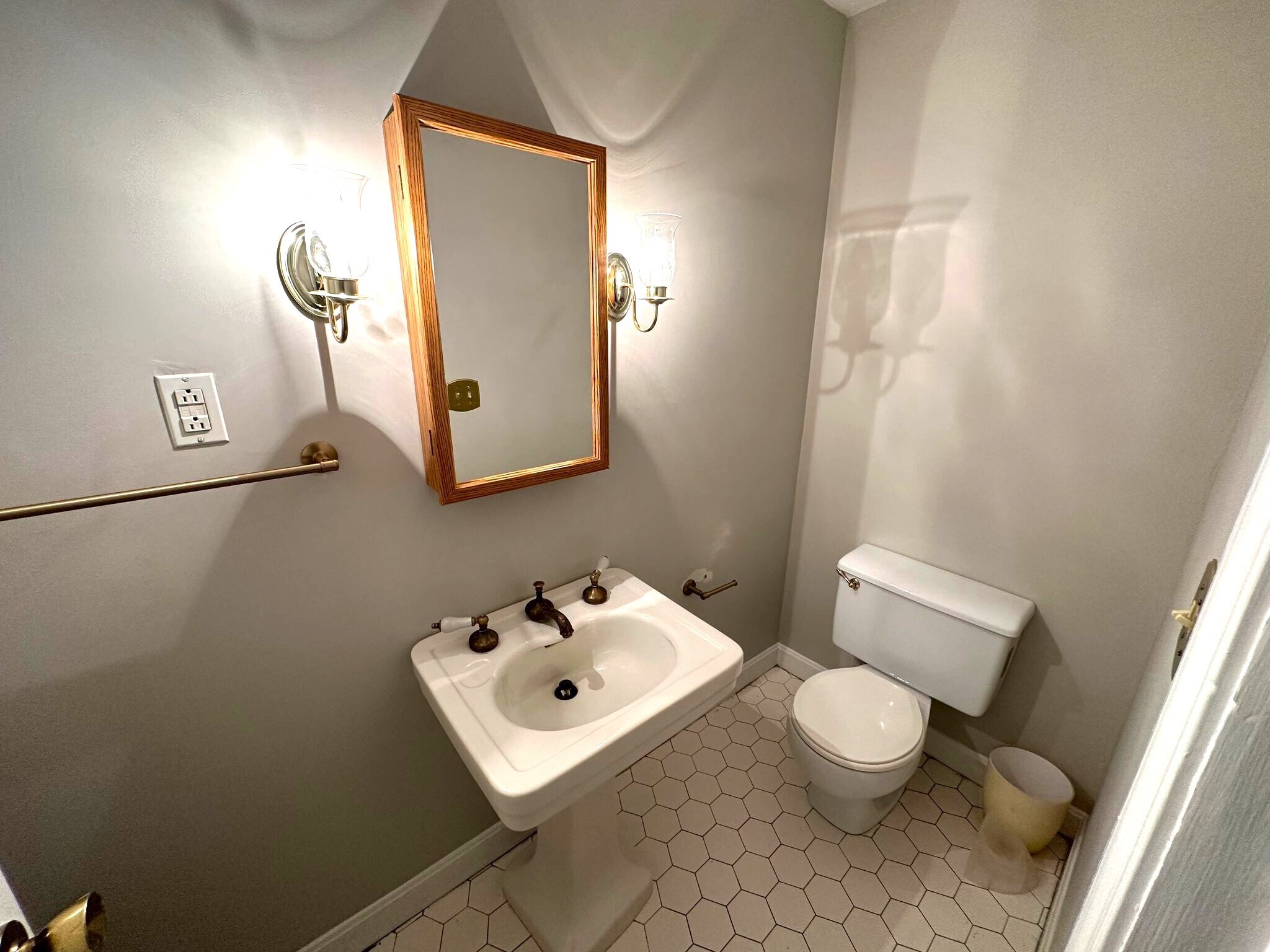 Building Photo - 32 Gloucester St