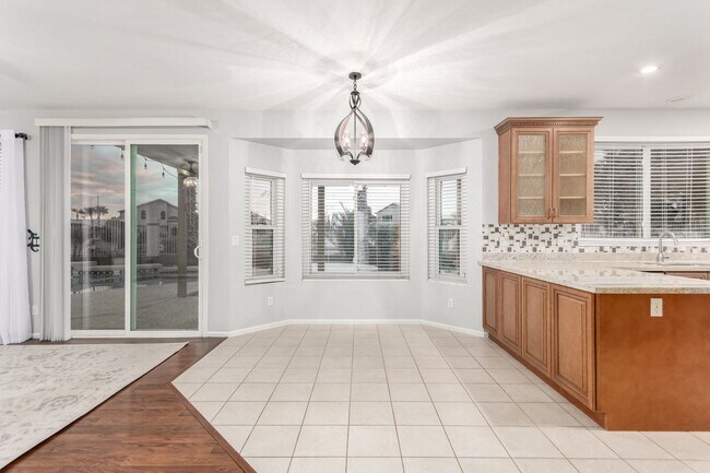 Building Photo - 4 bedoom home with private pool