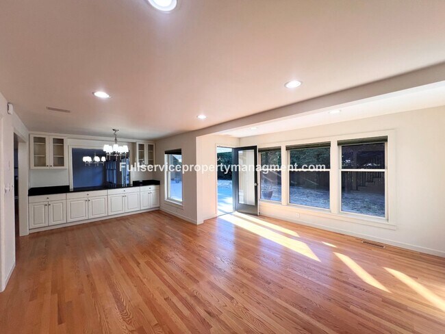 Building Photo - Beautiful Mercer Island Home with Private Hot Tub Pavillion & Spacious Floor Plan