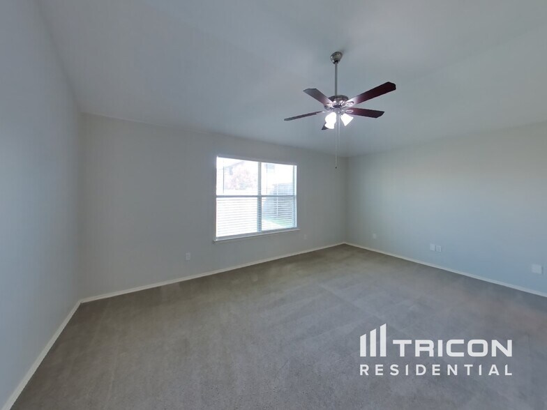 Building Photo - 102 Drycreek Dr